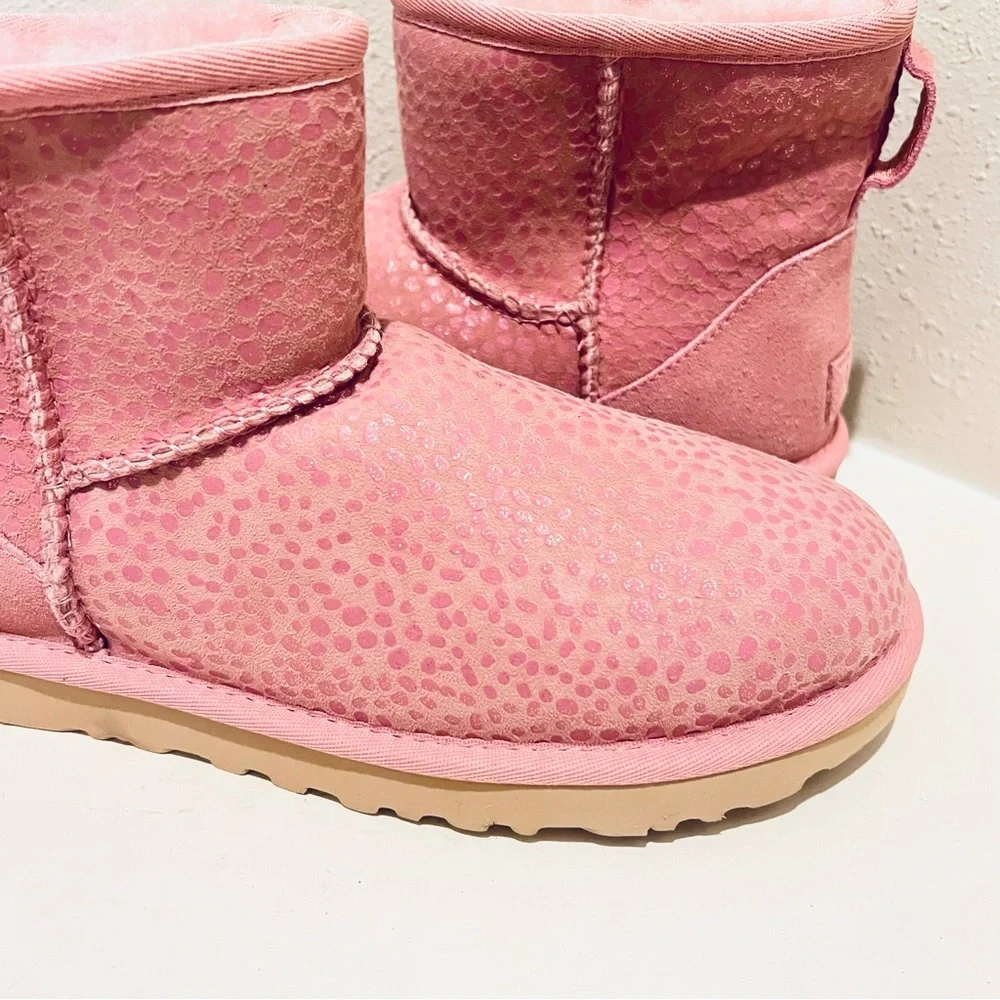 UGG classic mini